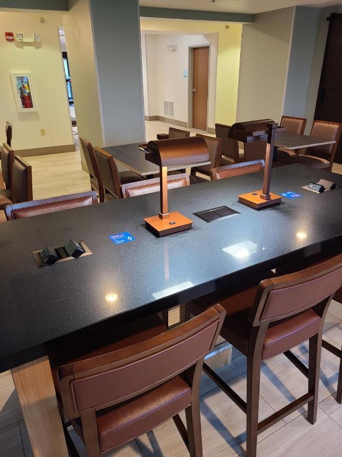 Holiday Inn Express Hotel & Suites Sheldon By Ihg Екстер'єр фото