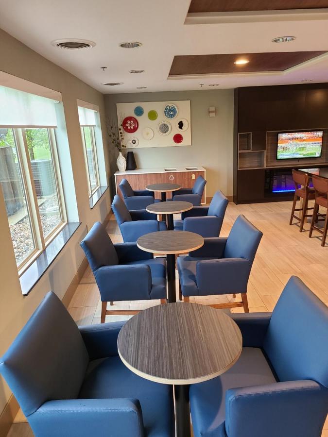 Holiday Inn Express Hotel & Suites Sheldon By Ihg Екстер'єр фото