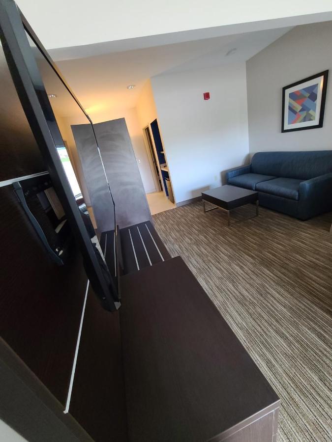 Holiday Inn Express Hotel & Suites Sheldon By Ihg Екстер'єр фото