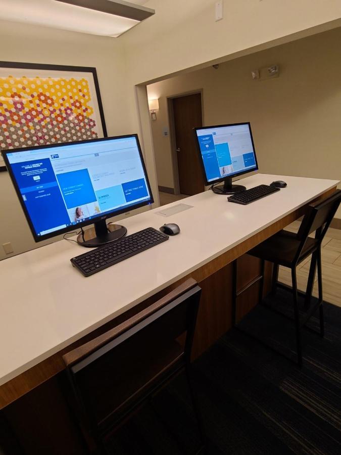 Holiday Inn Express Hotel & Suites Sheldon By Ihg Екстер'єр фото