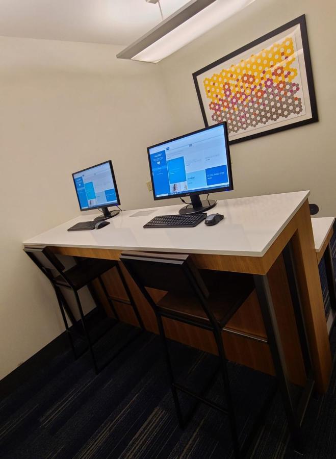 Holiday Inn Express Hotel & Suites Sheldon By Ihg Екстер'єр фото