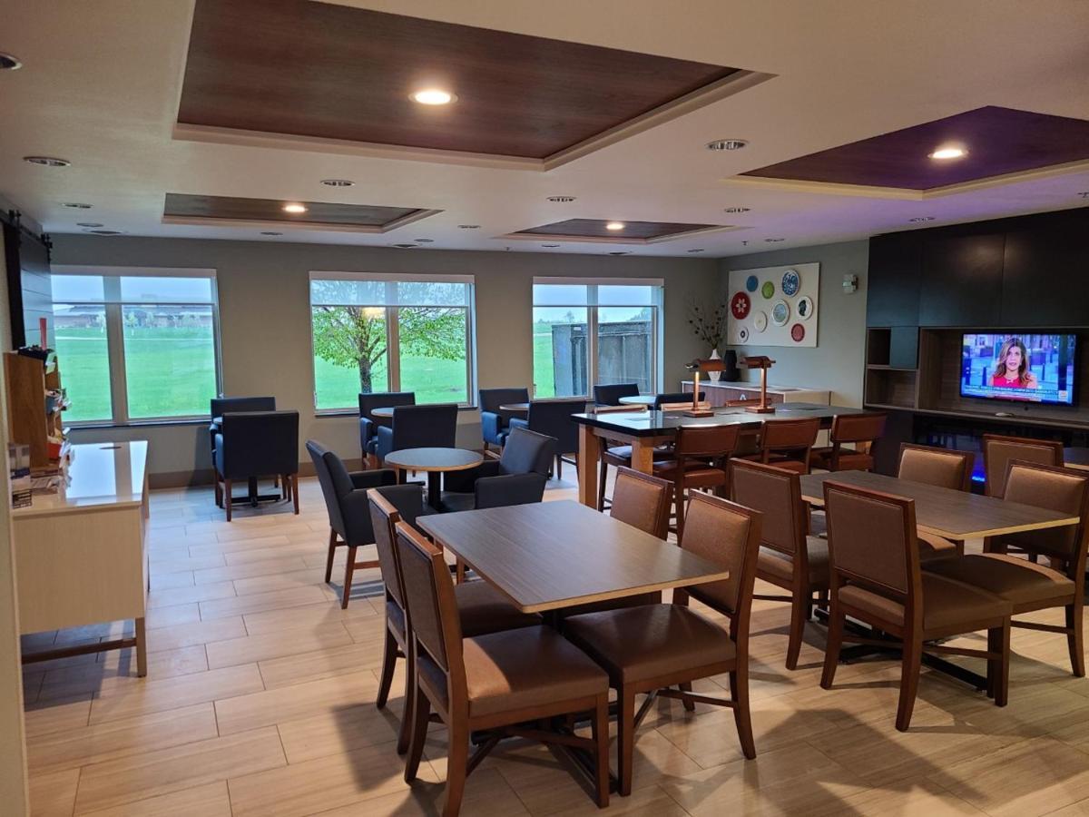 Holiday Inn Express Hotel & Suites Sheldon By Ihg Екстер'єр фото